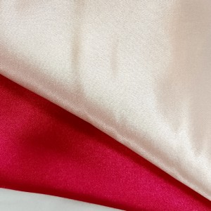 ポリエステルのファッションをリサイクルします