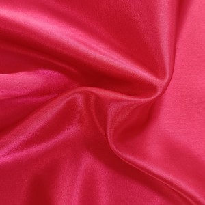 ポリエステルのファッションをリサイクルします