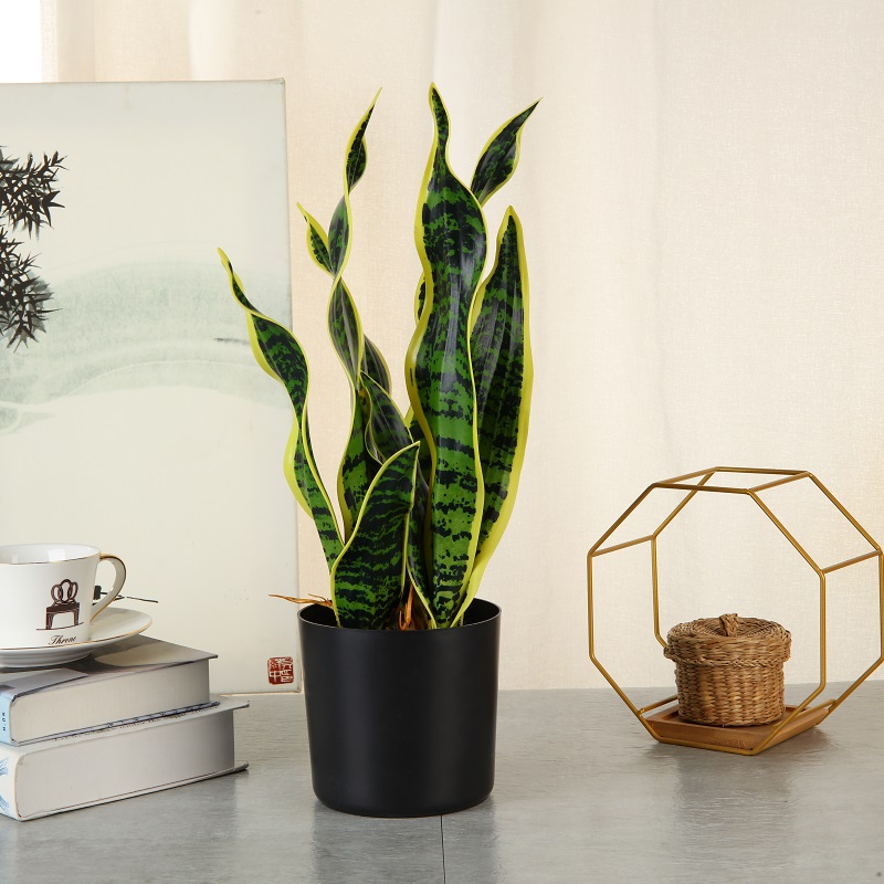 屋内と屋外の飾りのための鍋に高品質の現実的な人工植物