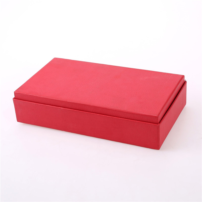 ふた付き赤い紙箱