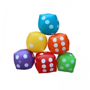 カスタムメイドのインフレータブルサイコロの大きな爆破キューブ、プールパーティーの装飾