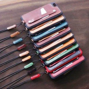 iPhone 8携帯電話用保護レザーケースに適しています。トップカーフスキンでできています。革のケースは、手ストラップで設計されます。つの柔らかいゴム・ケースの輸入されたTPU + PC