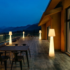 フェスティバルの装飾ポリエチレンアウトドアLEDガーデンローンパーティーと屋外イベント装飾照明LEDフロアランプのための床ランプ