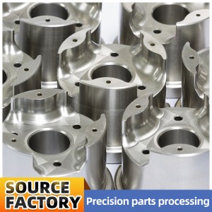 4軸の機械加工部品