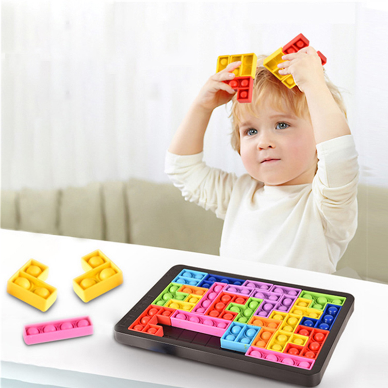 教育のおもちゃシリコンパズルは子供向けのポップトイを押します
