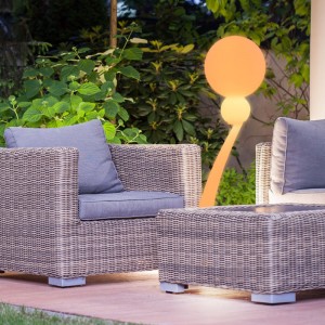 屋外の庭の装飾のための導かれた防水ランドスケープライト、カラー変更可能なRGB LEDクリスマス感謝祭の装飾用のスタンディングランプ、メイン駆動