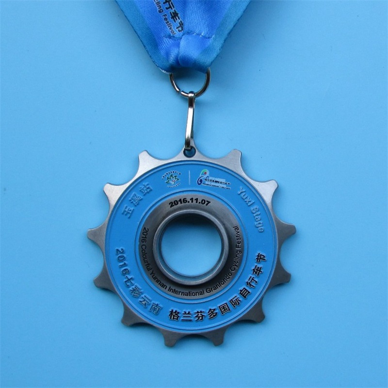 Gearsの組み合わせメダルのお土産を備えたサイクリングレースメダル