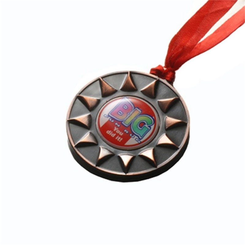 銀メダルニューマラソン賞のメダルスポーツメダルとリボン