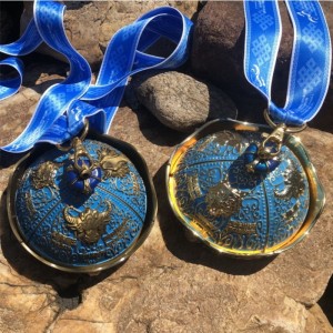 カラフルなエナメル昇華印刷空白亜鉛合金メッキラウンド回転重量挙げスポーツメダル