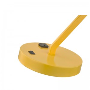 固定金属腕と統合されたパワーアウトレットを備えたヘッド、および客室用のベースにある/offロッカースイッチを備えたデスクランプ