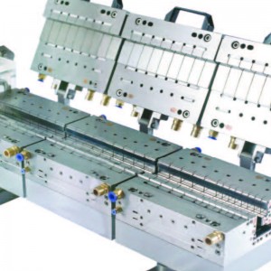 プラスチックプロファイルを備えた押出金型