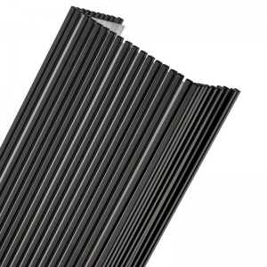 ハンプトンインホテルメタルウォールスコニースマットブラックフィニッシュとホテルの内部のアクリルディフューザーの典型的な床廊下