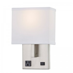 ホテルのニッケル仕上げとホテルの典型的な客室の半分長方形の布のシェード付きホスピタリティホテルハンドウォールスコニース