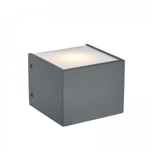 ホテルの典型的な客室に塗装されたフラットグレーの仕上げと統合されたLEDを備えたホスピタリティホテルウォールランプ