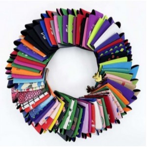 リサイクルネオプレン利用可能な330mlプロモーション折りたたみ可能なネオプレンビール缶スリーブカスタム印刷デザイン