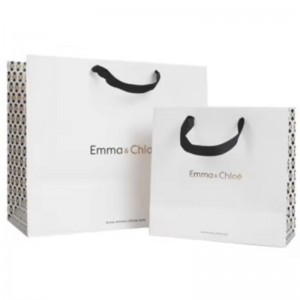 プリントされた豪華な小さなリサイクルショッピングバッグギフトペーパーバッグとハンドル付きのジュエリーパッケージ用のビジネス名付き