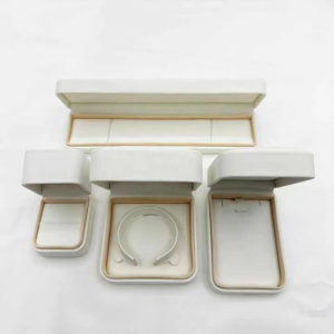 カスタマイズされたレザーラグジュアリーブレスレットネックレスイヤリングリングボックスパッケージジュエリーボックス