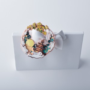 カスタマイズされたラッカーガラスバッジ、無料のサンプル料金、収集に適した、ゴールドメタルバッジチャーム、ピン、メッキ