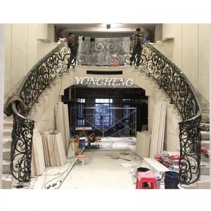 錬鉄製のフェンス