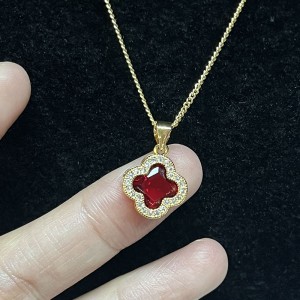 放射ルビーブロッサムゴールド-きらめく明確なアクセントを備えたメッキの花のネックレス