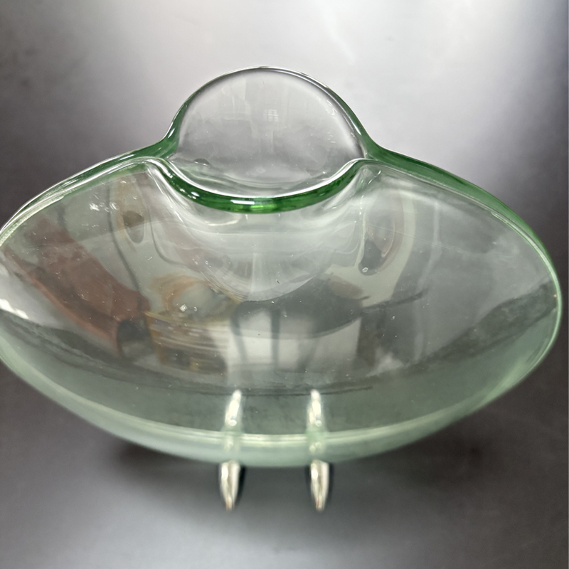 Zhongtaiステンレス鋼の魚の口の形状丸い丸い-花の配置のための23cmの金属ベースを備えた透明花瓶